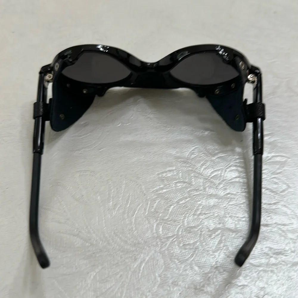 Carrera Sunglasses - ROUND w/ Side Cover - Black